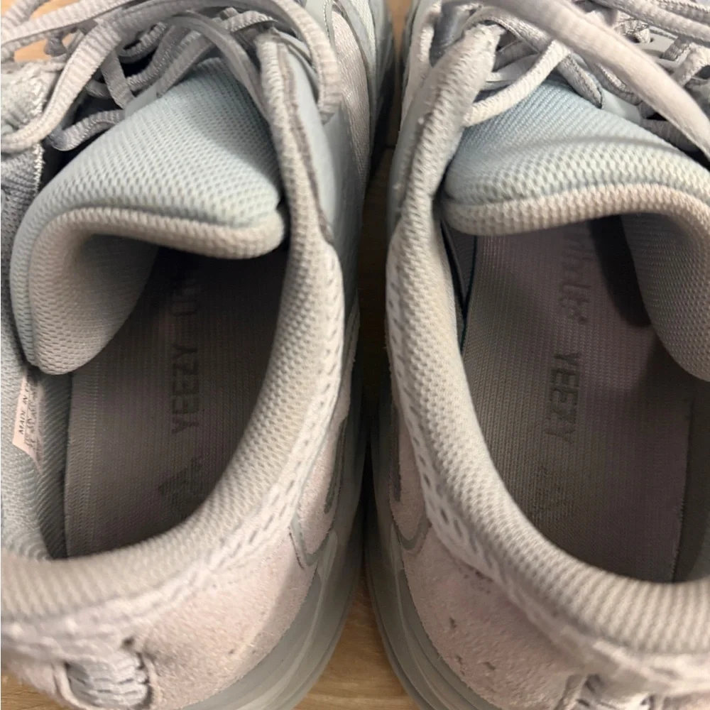 Yeezy 700 Inertia Mens Size 11 Gray
